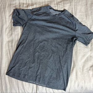 Men’s lululemon tee